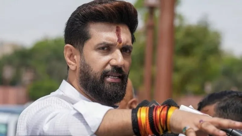 'जीना है तो मरना सीखो, कदम-कदम पर लड़ना सीखो', चिराग के पोस्ट से BJP-JDU में टेंशन