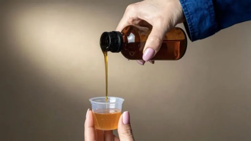 कफ सिरप बना जानलेवा! मासूमों की मौत के बाद सरकार ने खांसी की दवाओं पर लगाई रोक, जानिए क्या है पूरा मामला