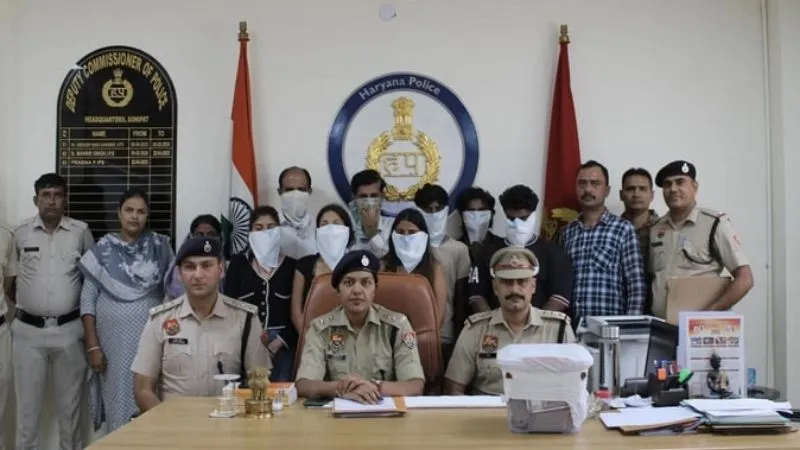 मां, भाई, बहन...पूरे परिवार के सहारे शिवानी चलाती थी ब्लैकमेलिंग का गैंग, हुआ भंडाफोड़...9 लोग गिरफ्तार