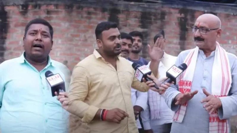 Tej Pratap के गढ़ में यादवों की हुंकार- Modi हैं नारायण अवतार, नीतीश उनके हनुमान | Hasanpur Ground Report