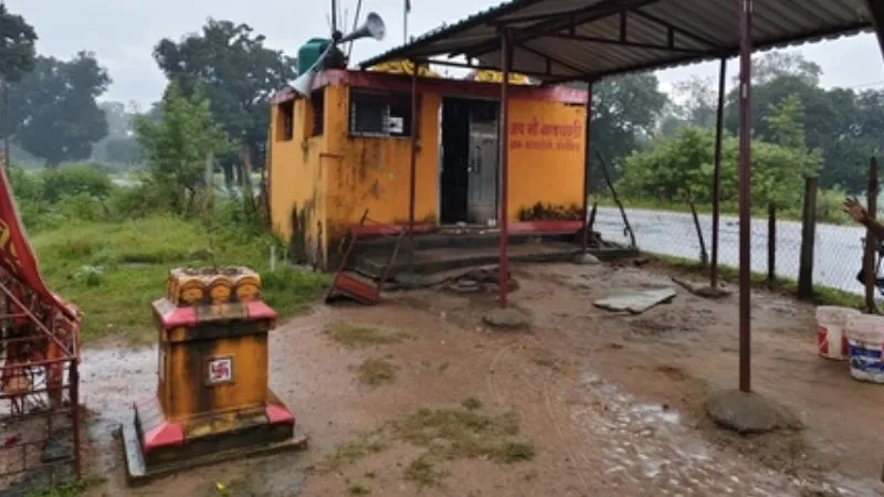 ‘हेमंत सरकार में न मंदिर और न ही सरना स्थल’, बाघचंडी टेंपल में तोड़फोड़ के बाद भड़की BJP, विरोध में सड़क पर उतरे लोग