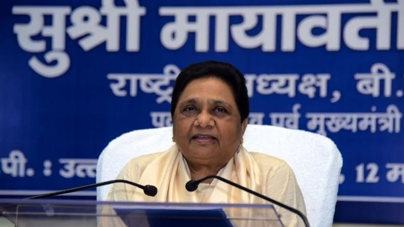 'हाथ में लेकर संविधान कर रहे नाटक...', मायावती का राहुल-अखिलेश की चाल पर बड़ा प्रहार, चंद्रशेखर की भी खोली पोल