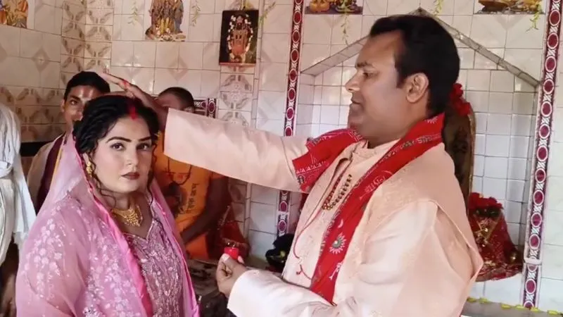 'कई धर्मों को पढ़ा, लेकिन सनातन सबसे अच्छा', मेंहदी अली ने सपरिवार त्यागा इस्लाम, मंत्रोच्चार के बीच बने हिंद