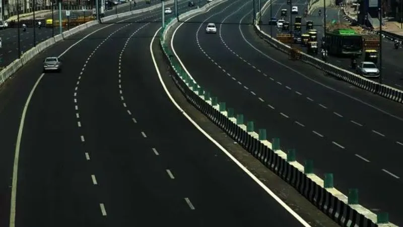 हाईवे पर सफर अब होगा हाईटेक, QR कोड स्कैन करते ही मिलेंगी जरूरी जानकारियां