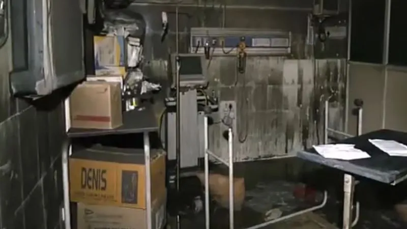 जयपुर के SMS अस्पताल में लगी आग, अब तक 6 की मौत, 5 की हालत नाजुक, अग्निकांड के वक्त गंभीर बेहोशी की हालत में थे मरीज