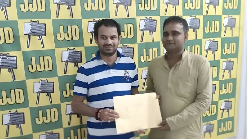 बिहार चुनाव: भाई तेजस्वी के खिलाफ तेज प्रताप यादव ने चलाया 'प्रेम बाण', राघोपुर से किया उम्मीदवार का ऐलान