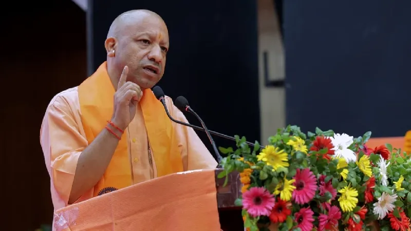 विकास कार्यों की रफ्तार तेज हो… झांसी में आलाधिकारियों संग बैठक में CM योगी का सख्त रुख, कहा- जीरो टॉलरेंस पर करें काम