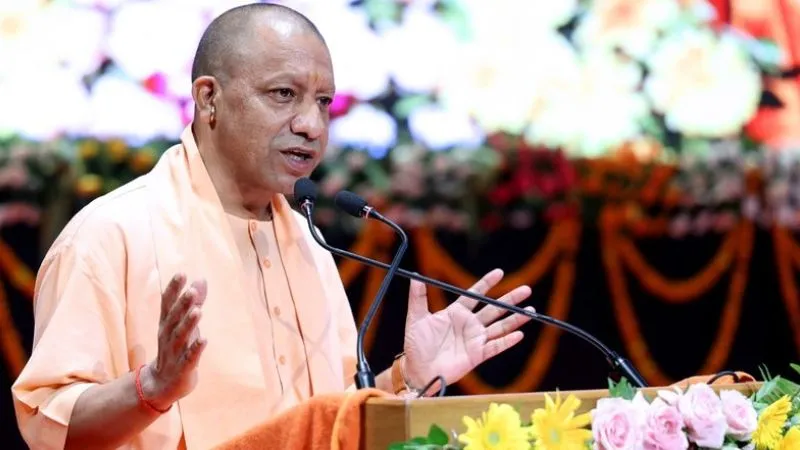 'योगी मॉडल' ने बदली UP की तस्वीर, एक साल में 4 हजार नई फैक्ट्रियां लगीं, बदला उद्योग जगत का नक्शा!