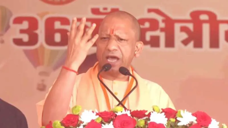 झांसी में सीएम योगी का खिलाड़ियों को आत्मनिर्भरता का मंत्र, इंटर कॉलेज में बनेगा मिनी स्टेडियम