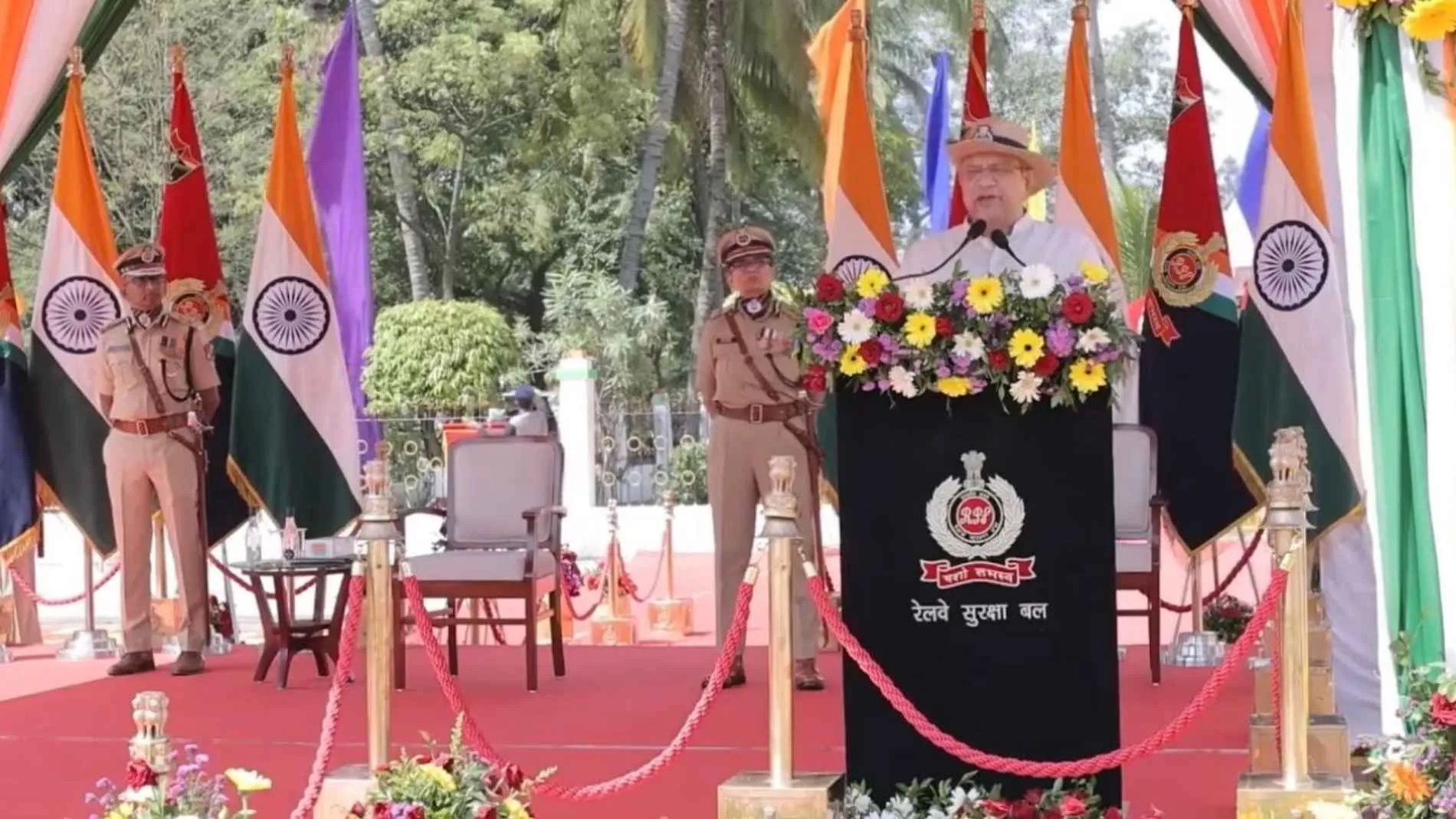 आरपीएफ स्थापना दिवस पर वलसाड में केंद्रीय मंत्री अश्विनी वैष्णव ने परेड में लिया भाग, बहादुर जवानों को दिए पुरस्कार