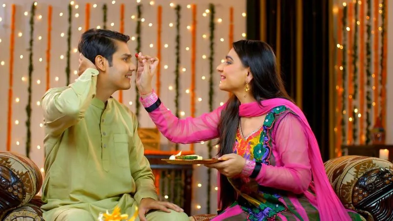 Bhai Dooj 2025: आखिर क्यों मनाया जाता है भाई दूज का त्योहार? इस दिन का यमराज से क्या है कनेक्शन? जानें शुभ मुहूर्त