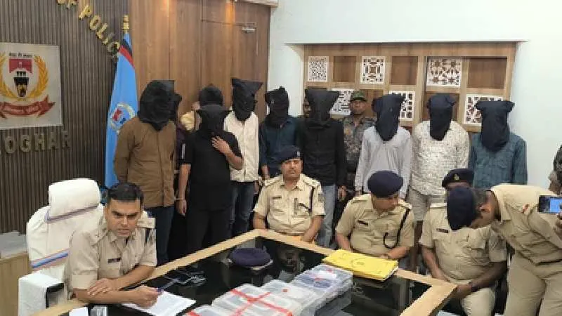 देवघर में दो करोड़ की बैंक डकैती सुलझी, पुलिस ने बिहार गिरोह के 11 सदस्यों को दबोचा
