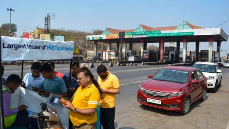 FASTag Free Recharge: फास्टैग यूजर्स के लिए बड़ी खुशखबरी! अब हर दिन कमाएं ₹1000, बस भेजनी होगी एक फोटो