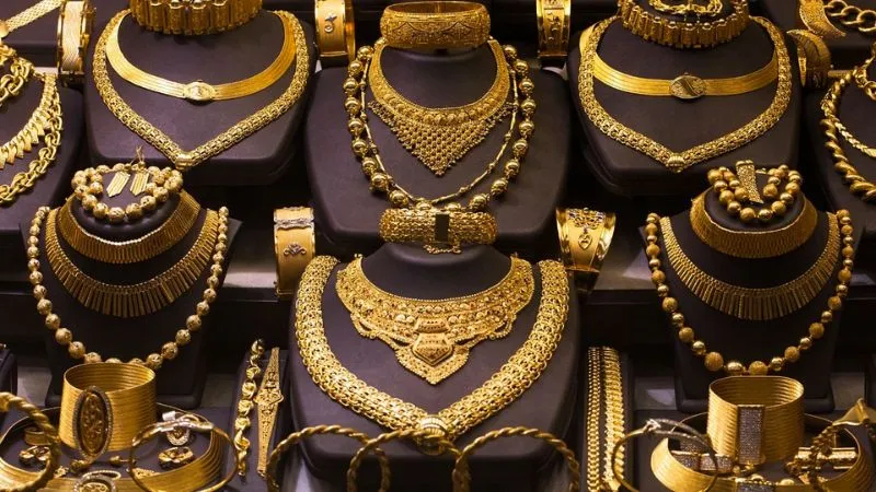 Gold Price Today सोने-चांदी के दाम में फिर गिरावट, फेस्टिव सीजन के बाद टूटी चमक