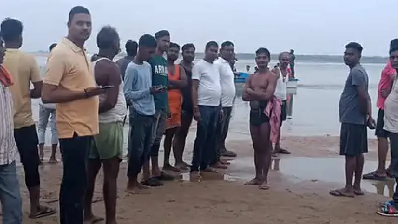 झारखंड में छठ पर्व के दौरान दर्दनाक हादसा, सोन नदी में डूबने से तीन युवकों की मौत