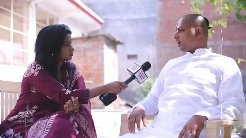 देश बांटने वाली विचारधारा को पुजारी का चैलेंज! Akhilesh को दिखा दिया आईना