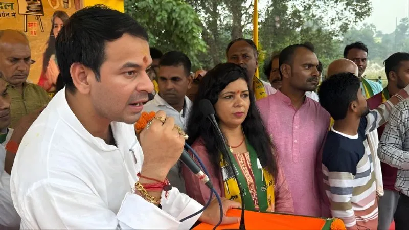 संघर्ष, सादगी और सियासत... बिहार चुनाव में तेज प्रताप की बढ़ रही जमीनी पकड़, जानें किसके लिए खतरे की घंटी