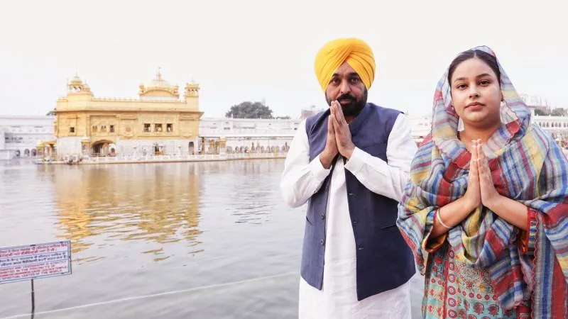 गुरु नानक देव जी के प्रकाश पर्व पर देशभर में भक्ति और उत्साह, पंजाब CM मान ने हरमंदिर साहिब में टेका माथा