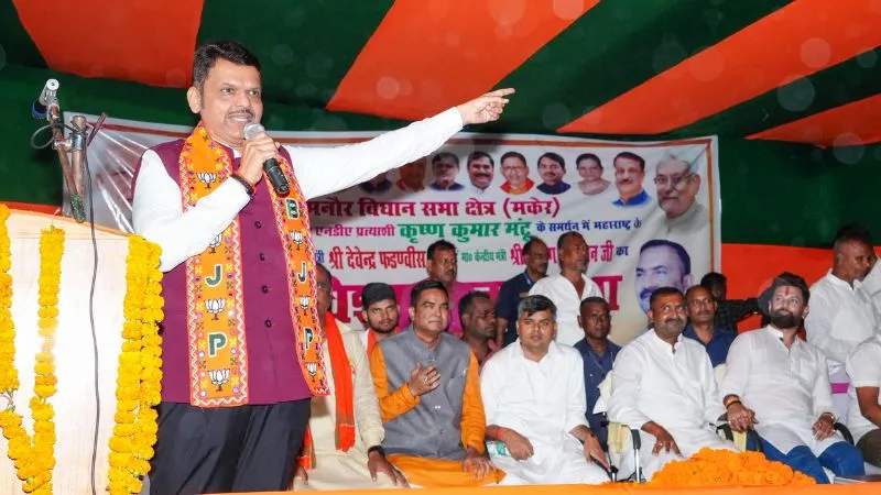 'मुंबई नहीं तो क्या पाकिस्तान में मनेगा छठ...', बिहार में CM फडणवीस की धुंआधार प्रचार, तेजस्वी-उद्धव पर प्रहार