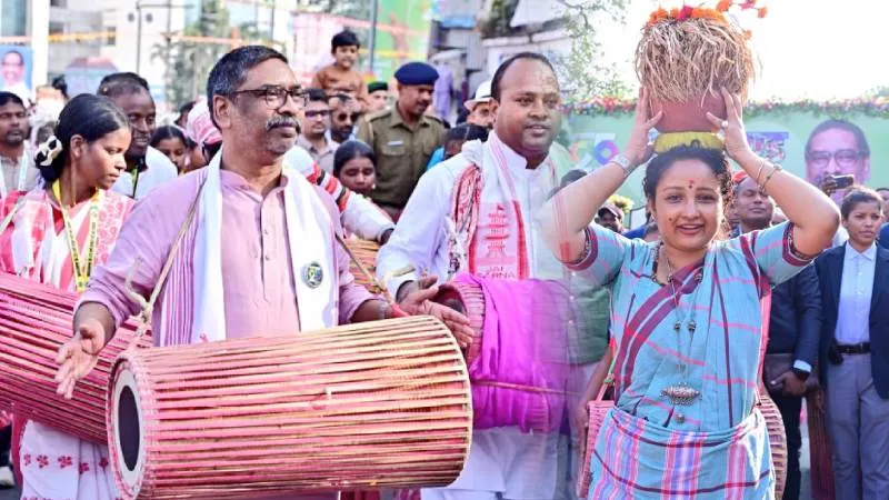 झारखंड स्थापना दिवस: रांची में सांस्कृतिक उमंग का सैलाब, हजारों कलाकार उतरे सड़कों पर