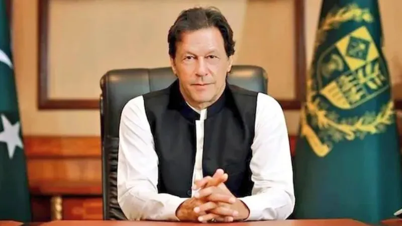 पाकिस्तान के पूर्व PM इमरान खान की कर दी गई हत्या? जेल में मिलने गई बहन को घसीटकर भगाया, अफगान मीडिया का दावा