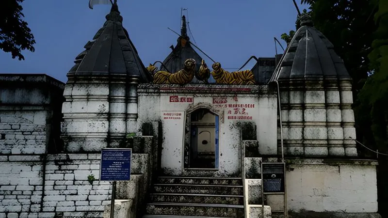 रायपुर में मौजूद है ऐसा शिव मंदिर, जिसके शिवलिंग से जुड़ा है पाताल लोक का रास्ता!