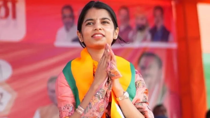 जीत गई मिथिला की मैथिली… अलीनगर से RJD के विनोद मिश्रा को 11 हजार वोटों से चटाई धूल