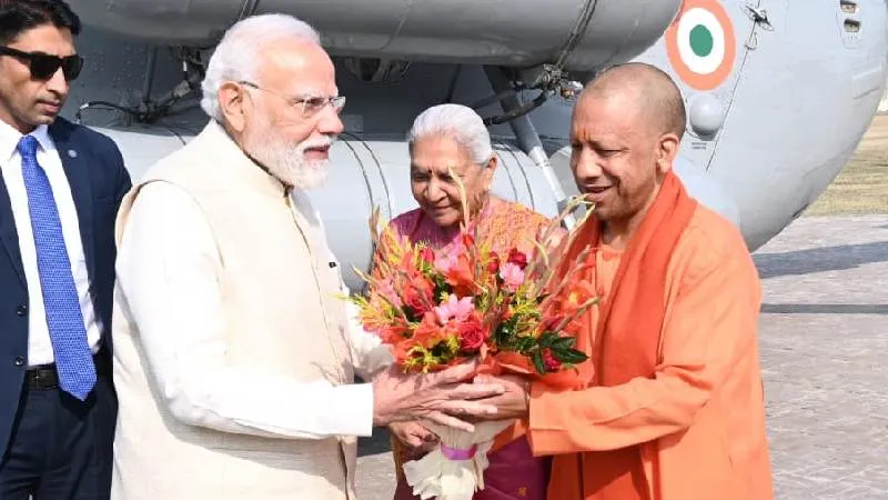 अयोध्या पहुंचे PM मोदी, श्री राम जन्मभूमि मंदिर के शिखर पर फहराएंगे भगवा ध्वज