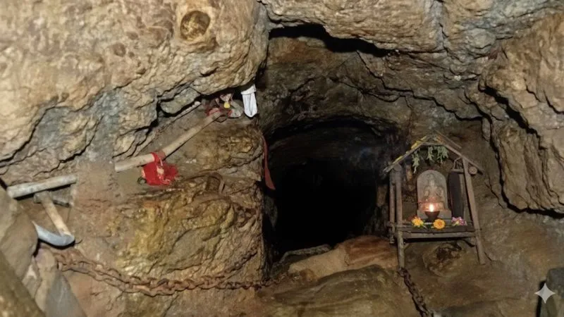 उत्तराखंड की इस गुफा में छिपा है स्वर्ग और नरक का द्वार, यहां मौजूद शिवलिंग का रहस्य जान हैरान रह जाएंगे आप!