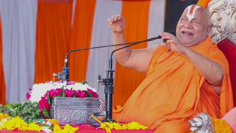 WIFE का फुल फॉर्म बताकर ट्रोल हुए रामभद्राचार्य… HUSBAND पर जो कहा सुनकर सिर चकरा जाएगा