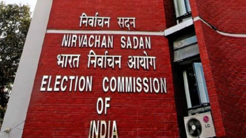 बंगाल में SIR पर सियासत तेज, टीएमसी का प्रतिनिधिमंडल चुनाव आयोग से मिला