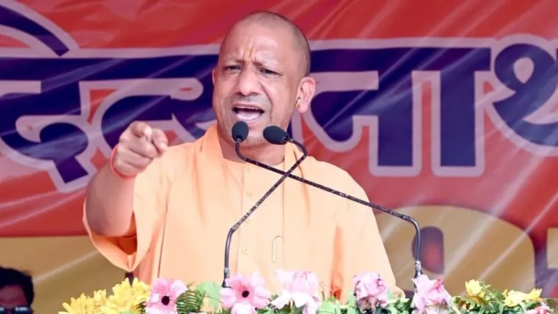 घुसपैठियों को खदेड़कर उनकी संपत्ति गरीबों में बंटेगी... बिहार की धरती से दहाड़े सीएम योगी, बोले- 'हम न बंटेंगे न आपस में लड़ेंगे'