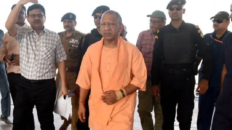 पीएम मोदी के स्वागत की तैयारियां तेज, सीएम योगी ने बनारस रेलवे स्टेशन पर लिया जायजा