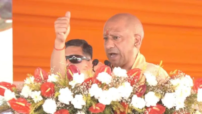 राष्ट्रीय एकता यात्रा के शुभारंभ पर CM योगी बोले- कोई मजहब या जाति राष्ट्र से बड़ा नहीं, राष्ट्र प्रथम होना चाहिए