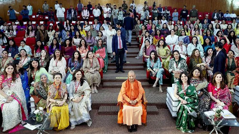 यूपी मॉडल ने बदली तस्वीर,  सुरक्षा, निवेश और महिला भागीदारी पर CM योगी का जोर