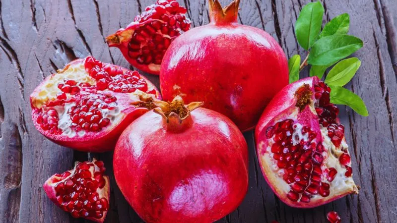 स्पर्म काउंट बढ़ाने से दिल को मज़बूत रखने तक, सेहत का खजाना है अनार, जानें इसके फायदे