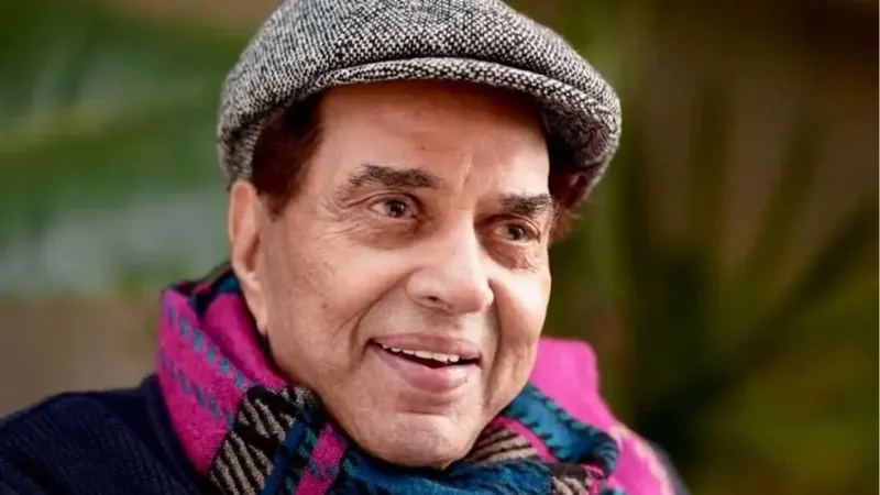 Dharmendra Health Update: धर्मेंद्र के स्वास्थ्य पर बेटी ईशा देओल ने तोड़ी चुप्पी, कहा - पिता की हालत स्थिर है