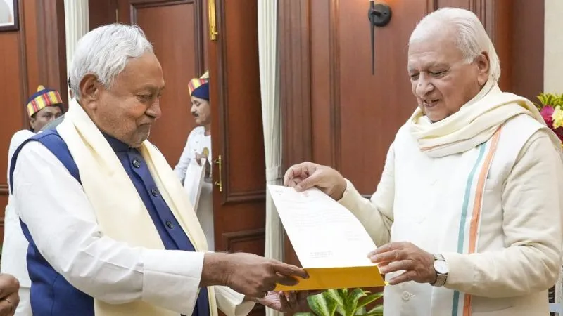 सीएम नीतीश कुमार ने राज्यपाल को सौंपा इस्तीफा, बिहार में नई सरकार बनाने की तैयारी हुई तेज, इस दिन हो सकता है शपथ ग्रहण समारोह