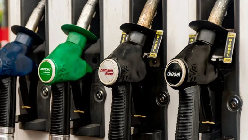 पेट्रोल‑डीजल अब पानी से भी सस्ता! 1 लीटर की कीमत गिरकर ₹18 से कम हो सकती है