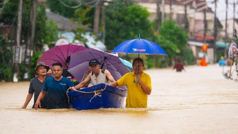 थाईलैंड में प्रकृति का कहर,  भीषण बाढ़ और भूस्खलन से 145 लोगों की हुई मौत