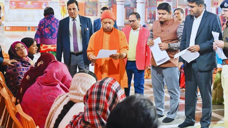 गरीबों की जमीन पर कब्जे की हिमाकत नहीं करेंगे बर्दाश्त...CM योगी ने दिए माफिया गिरोह को सबक सिखाने के निर्देश