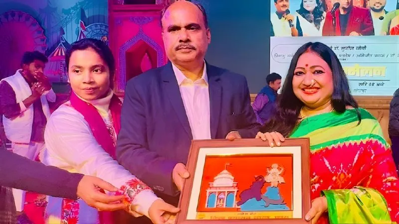 'पटना से वैद्या बुलाई दा... ', सोनपुर मेले में डॉ. नीतू नवगीत ने दी लोकगीतों की शानदार प्रस्तुति, झूम उठे श्रोता