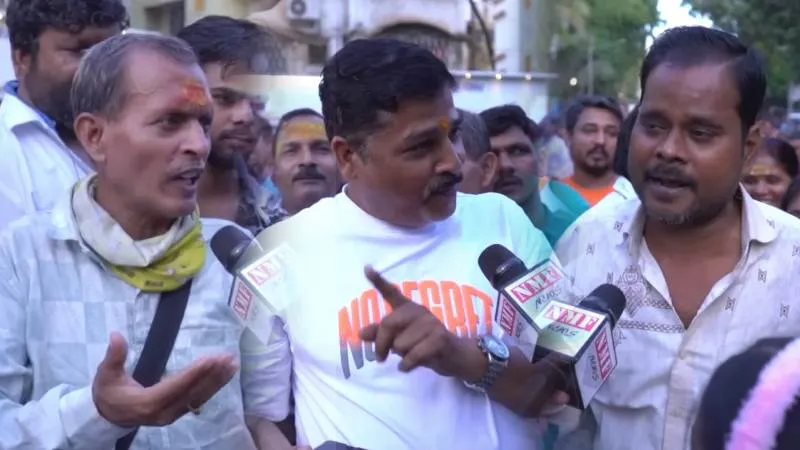 बाबर प्रेमियों पर भड़के मुंबई वाले, Fadnavis के लिए ऐलान कर Rahul-Uddhav को दिखाया आईना!