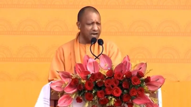 'अंधेरा छटेगा, सूरज निकलेगा, कमल खिलेगा...', CM योगी ने किया अटल जी को याद, PM मोदी के नेतृत्व में विकसित भारत का उद्धोष