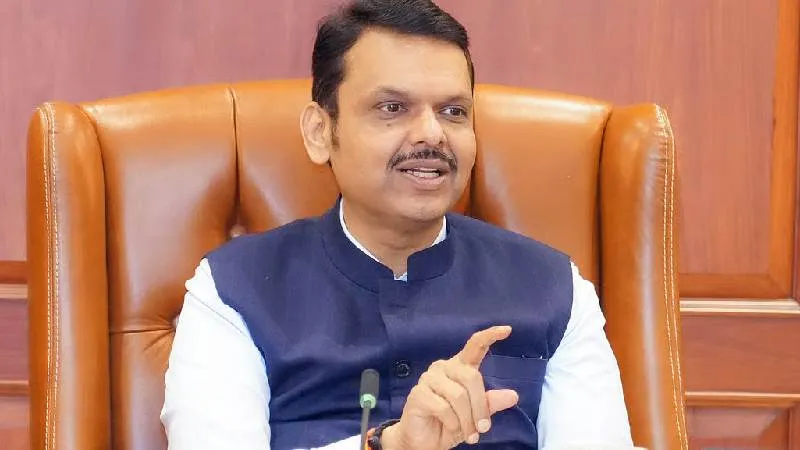 मुंबईवासियों को CM फडणवीस का तोहफा, उरण मार्ग पर 10 नई लोकल ट्रेन सेवाओं को मंजूरी