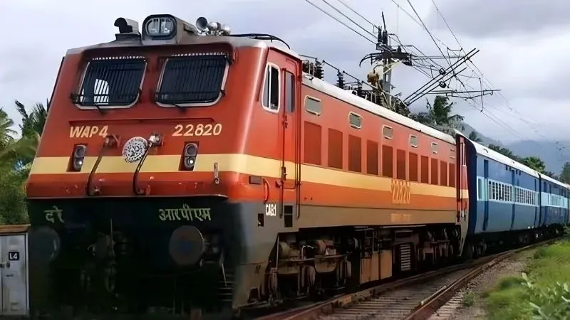 रेल किराए में बढ़ोतरी आज से लागू, टिकट बुक करने से पहले जान लें कितना देना होगा ज्यादा किराया?