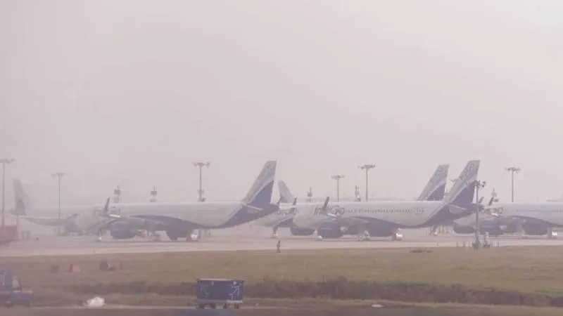 घने कोहरे का उड़ानों पर असर, इंडिगो ने जारी की ट्रैवल एडवाइजरी