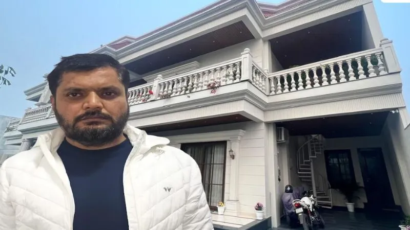 आपराधिक इतिहास, सोने की लूट… कौन है बर्खास्त कांस्टेबल आलोक सिंह? जिसने अवैध रूप से जुटाई अकूत दौलत!