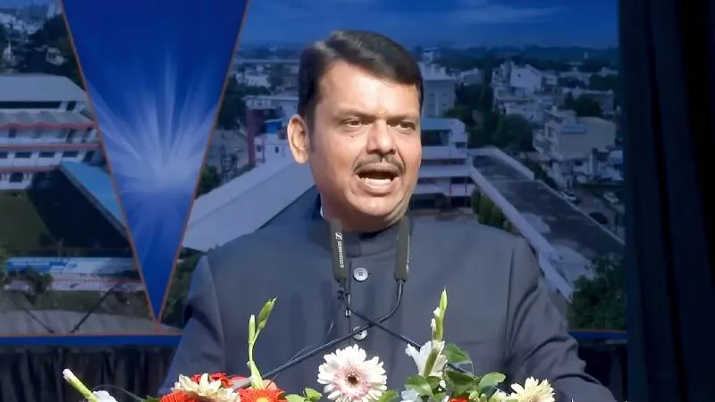 Maharashtra के CM Fadnavis ने साफ शब्दों में कह दिया- जो संस्था मराठी पढ़ाएगी मदद हम करेंगे!