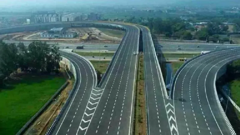 नोएडा इंटरनेशनल एयरपोर्ट को यमुना, ईस्टर्न पेरिफेरल और दिल्ली-मुंबई एक्सप्रेसवे से मिलेगी हाई-स्पीड कनेक्टिविटी